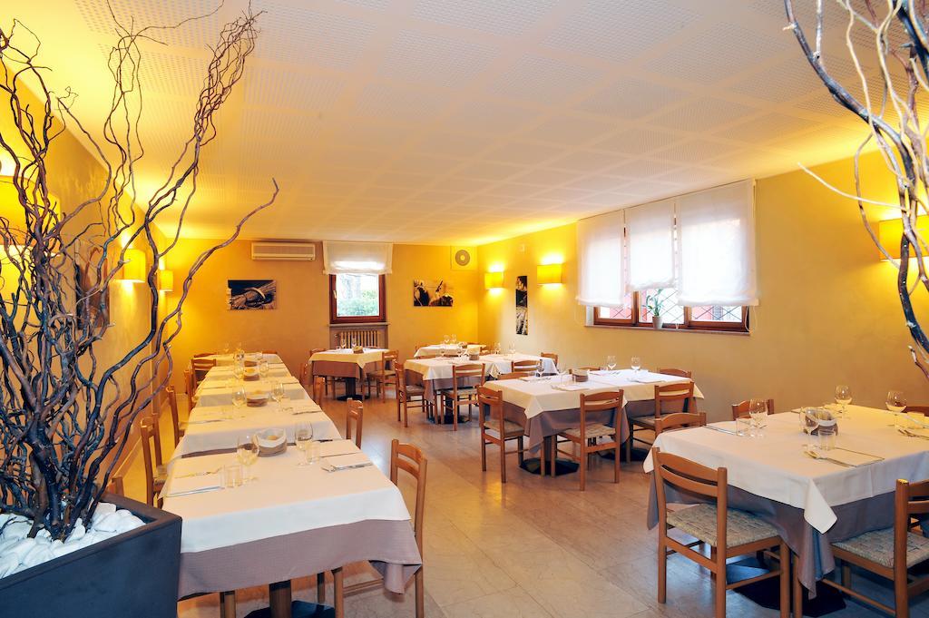 Albergo Croce D'Oro Dolcè Zewnętrze zdjęcie
