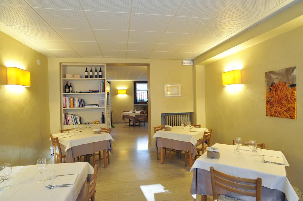 Albergo Croce D'Oro Dolcè Zewnętrze zdjęcie