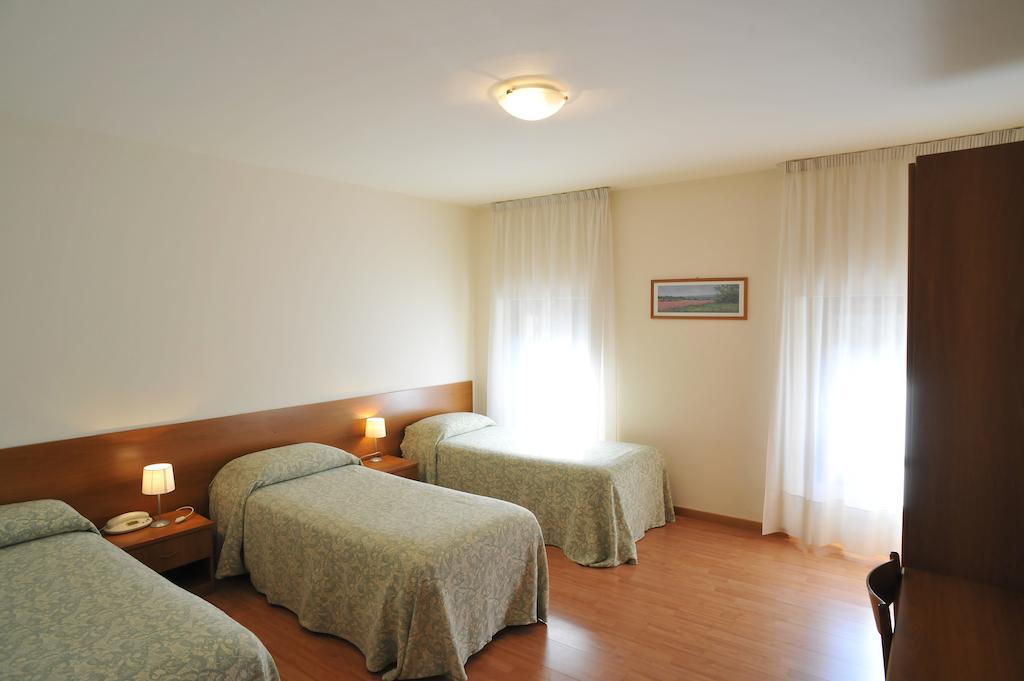 Albergo Croce D'Oro Dolcè Zewnętrze zdjęcie