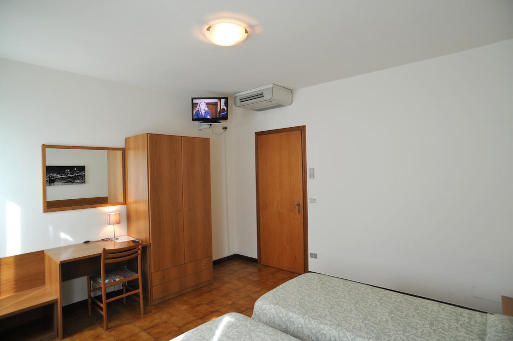 Albergo Croce D'Oro Dolcè Zewnętrze zdjęcie