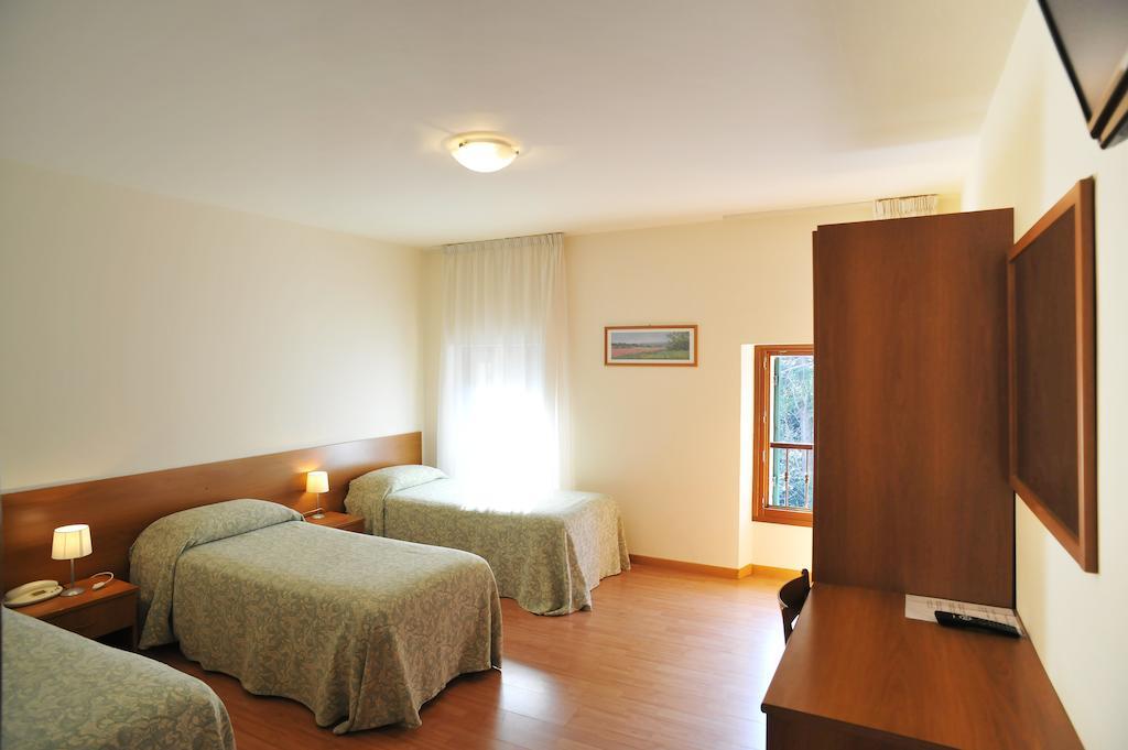 Albergo Croce D'Oro Dolcè Zewnętrze zdjęcie
