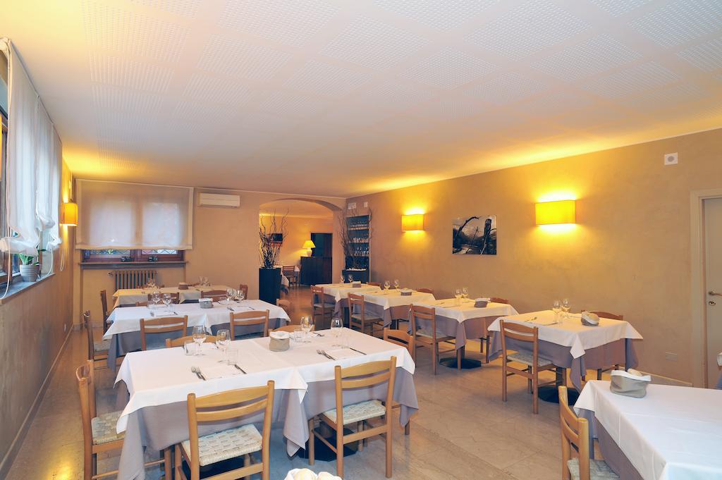Albergo Croce D'Oro Dolcè Zewnętrze zdjęcie